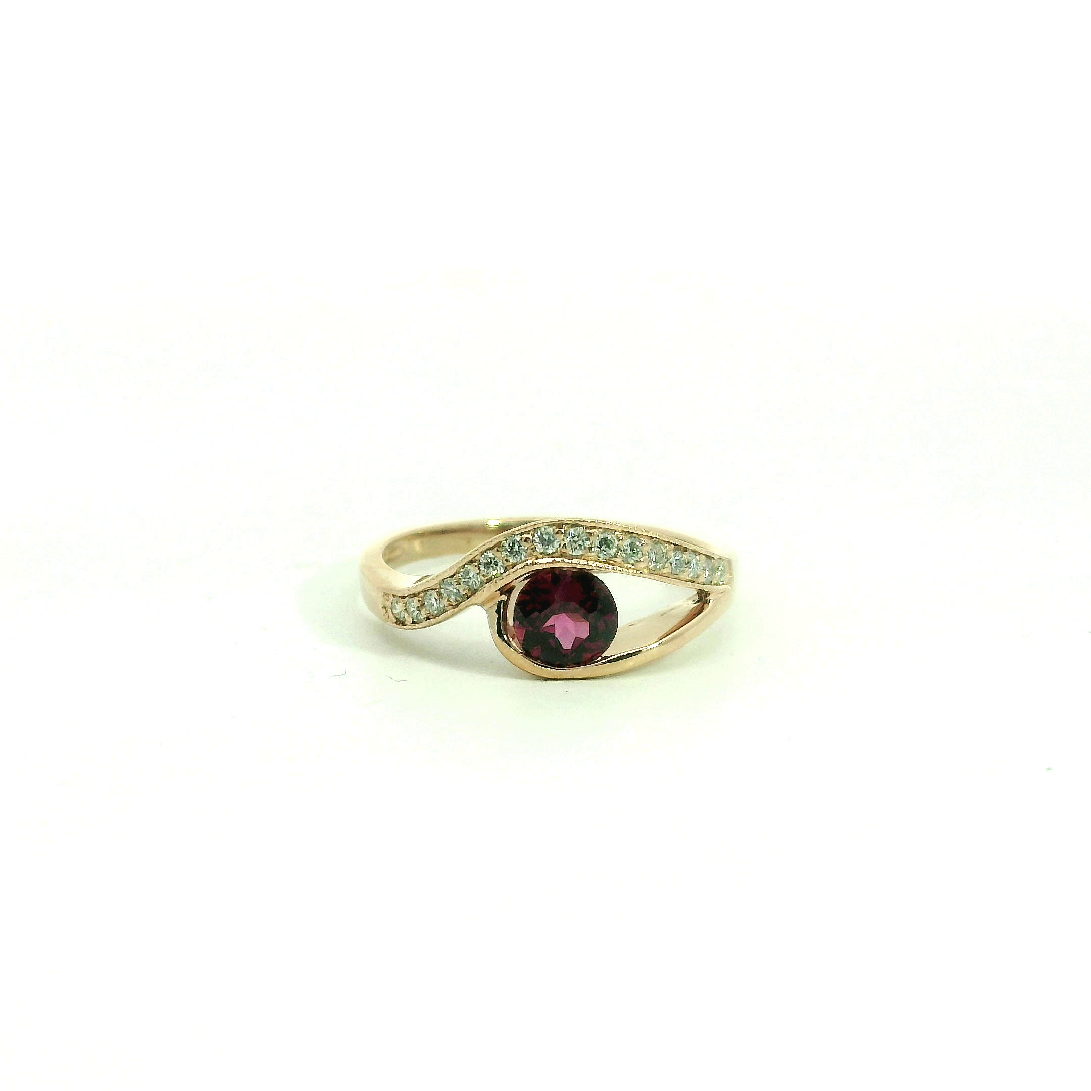 Colored stone ring