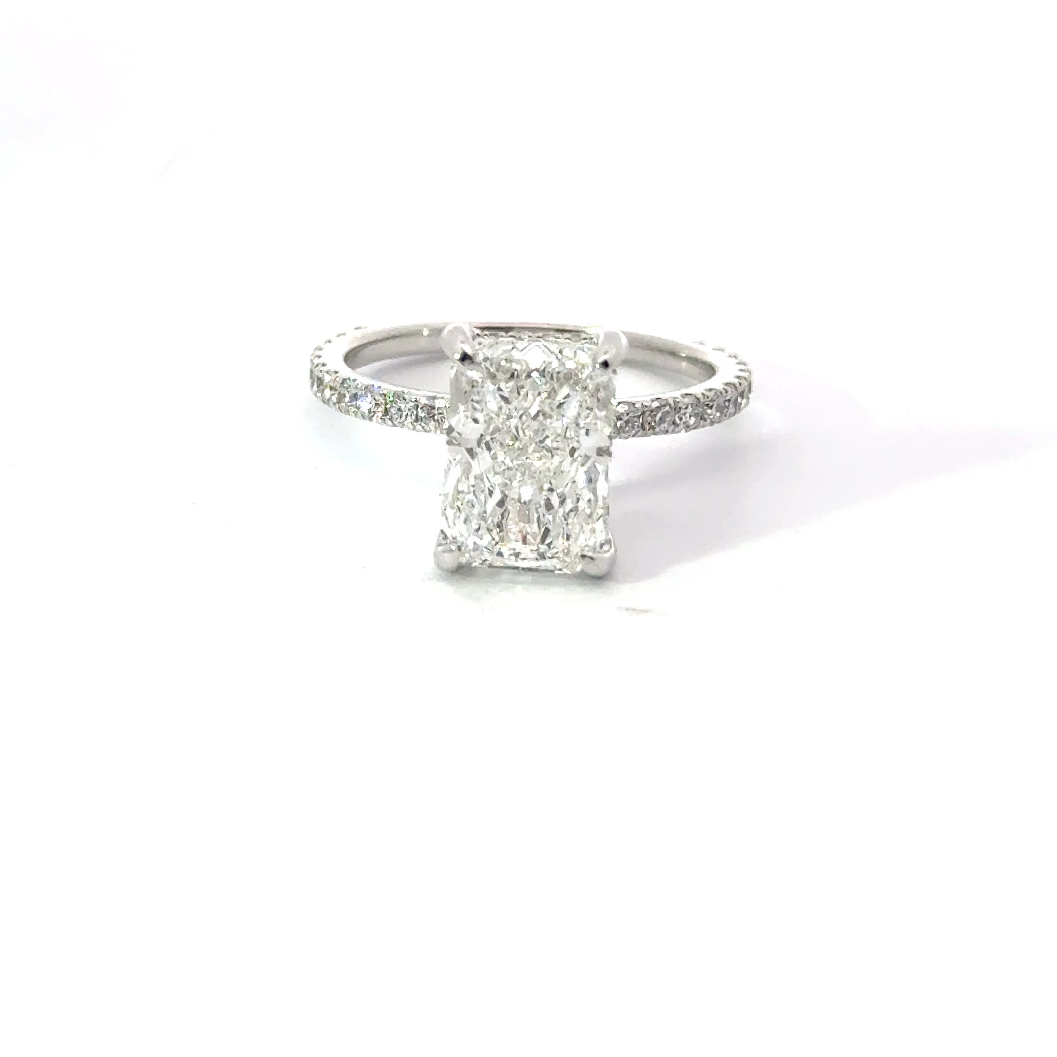 Lab Grown Diamond Engagement Ring