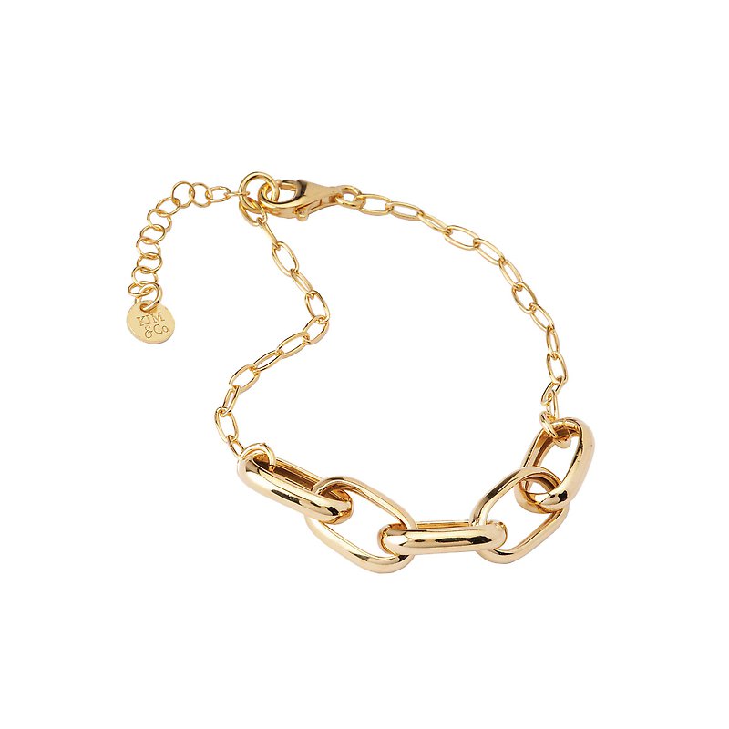 Refined Luxury: Italian Oval Link Bracelet with 14kt Gold Plating