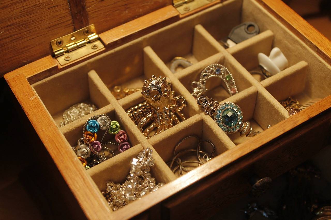 Picture of jewelry box filled with old jewelry for sale